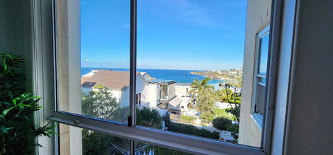 Relaxed Coastal Living With Fantastic Sea Views - Tourism Caloundra 1