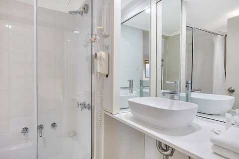 Renovated Stylish Studio - Tourism Caloundra 2