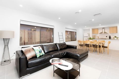 ResortStyle 4BR House With Parking - Tourism Caloundra 2
