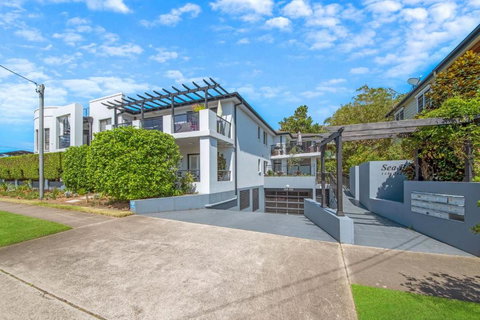 Rest A While - Tourism Caloundra 2