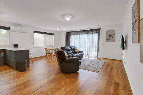 Retreat On Francis I Short And Long Stays - Tourism Caloundra 3