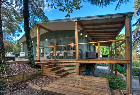 Ribbon Gum Lodge - Tourism Caloundra 0