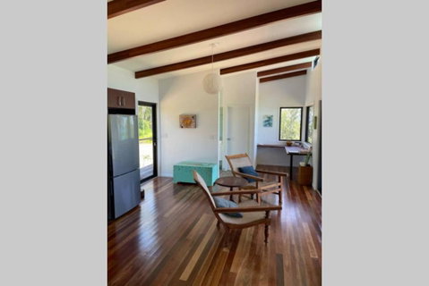 Ridge Cabin - Stunning Views - 5km From Neighbours - Tourism Caloundra 2