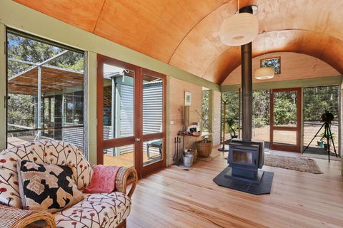 Rikkara Sanctuary 19 Rikkara Avenue Private Retreat - Tourism Caloundra 1