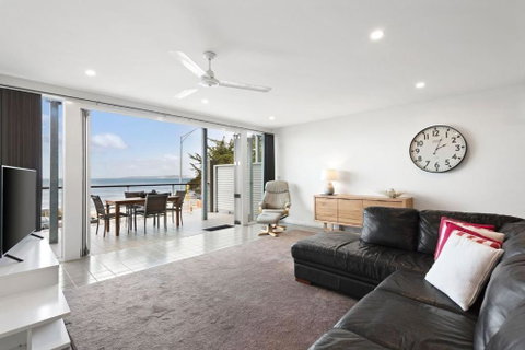Rip N View - Tourism Caloundra 0