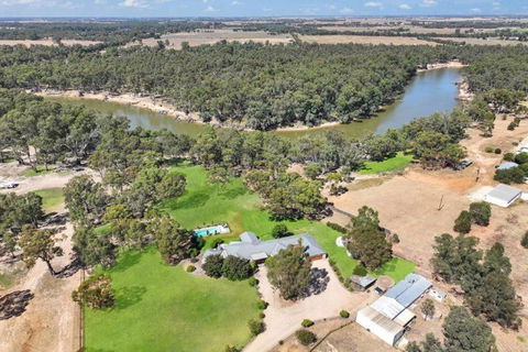 Riverlyne - Riverfront Holiday Home - Tourism Caloundra 0