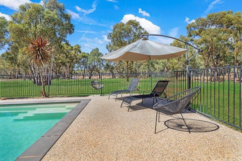 Riverlyne - Riverfront Holiday Home - Tourism Caloundra 1