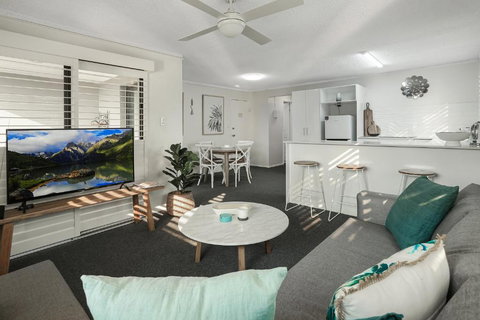 Riverside Location, Noosa Sound - Tourism Caloundra 1