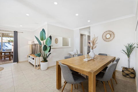 Rivervale Family Retreat - Tourism Caloundra 0