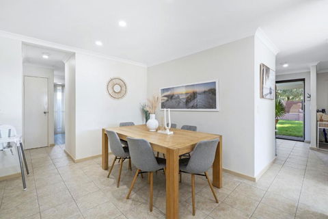 Rivervale Family Retreat - Tourism Caloundra 3