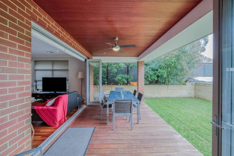 Rivervale Retreat - Spacious Family Living - Tourism Caloundra 2