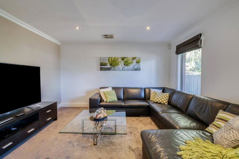 Rivervale Retreat - Spacious Family Living - Tourism Caloundra 3