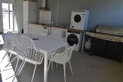 Riviana Motel - Tourism Caloundra 3