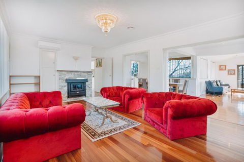 Restful Canberra Retreat In Spacious Terrace Home - Tourism Caloundra 0