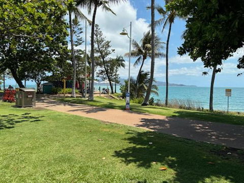 Residential Two-bedroom Unit On The Strand, Self-check In, Wi-fi - Tourism Caloundra 1