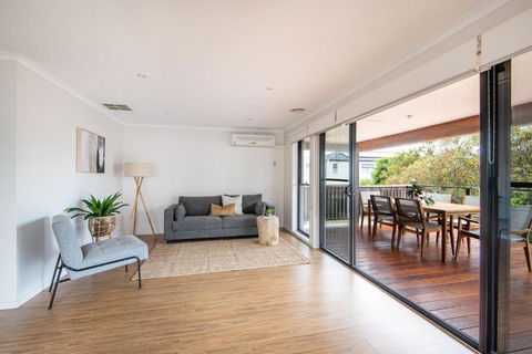 Safety Beach Abode Walk To The Beach - Tourism Caloundra 1