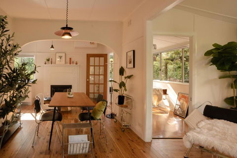Romantic Garden Cottage With Home Cinema - Tourism Caloundra 1