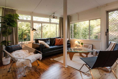 Romantic Garden Cottage With Home Cinema - Tourism Caloundra 3