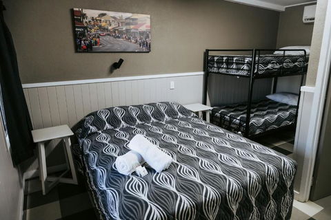 Rix Hotel Motel - Tourism Caloundra 3