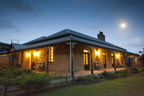 Robe House Heritage Accommodation - Tourism Caloundra 0