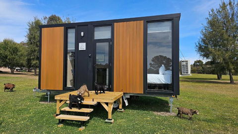Roccos Retreat By Tiny Away - Tourism Caloundra 0