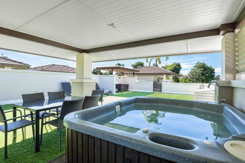 Rooftop Tranquility At Stunning Temple Resort - Tourism Caloundra 0