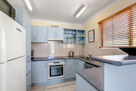 Rosalie Unit 1, 4 Margaret St, Kings Beach - Tourism Caloundra 3