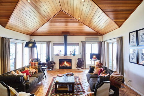 Rosby Guesthouse And Studio - Tourism Caloundra 1