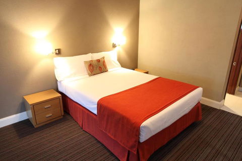 Rose & Crown Hotel - Tourism Caloundra 2