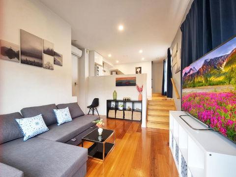 Rosie Townhouse In Prime Location Close To CBD - Tourism Caloundra 2
