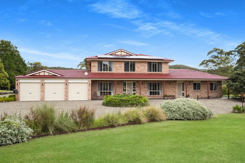 Roxy - A Secluded Luxury Estate Near Berry, Where Serenity Meets Family Comfort - Tourism Caloundra 1