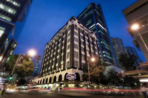 Royal Albert Hotel - Tourism Caloundra 0