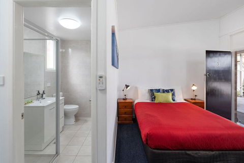Royal Motel Tenterfield - Tourism Caloundra 1