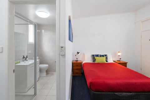 Royal Motel Tenterfield - Tourism Caloundra 0
