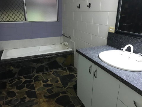 Royal Palm Cottage, Entire Two Bedroom 2 Bathroom House With Pool - Tourism Caloundra 3