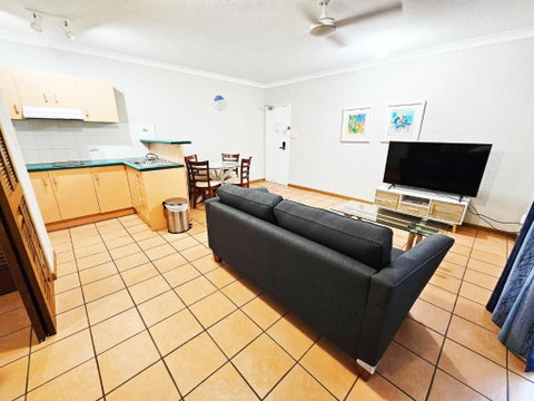 Royal Palm Villas - Tourism Caloundra 0