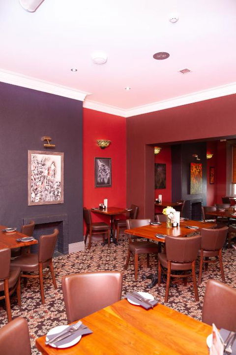 Royal Hotel Singleton - Tourism Caloundra 3