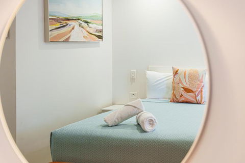 Roydons Motor Inn - Tourism Caloundra 0