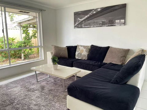 Runaway Bay Family Haven With 4beds - Tourism Caloundra 0