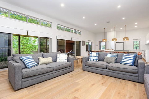 Russell Street Retreat - Tourism Caloundra 1