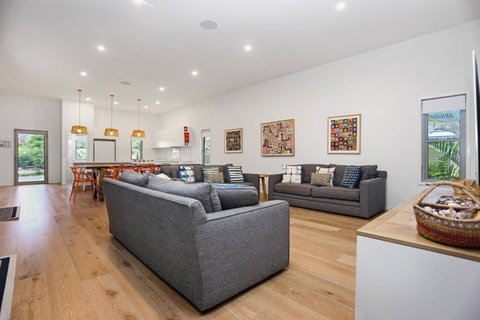 Russell Street Retreat - Tourism Caloundra 0