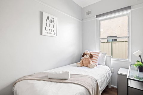 Rustic Single Room - Centrally Located At Narwee - Shared Bathroom - Tourism Caloundra 0