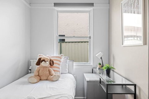Rustic Single Room - Centrally Located At Narwee - Shared Bathroom - Tourism Caloundra 3