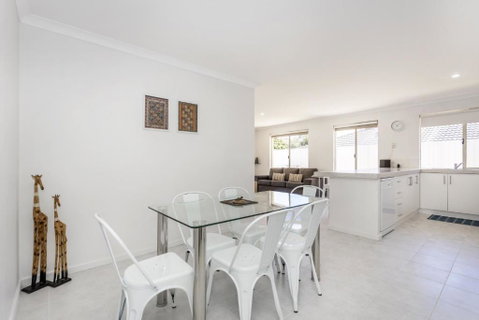 Safari Family Stay - EXECUTIVE ESCAPES - Tourism Caloundra 1