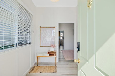 Sage Cottage! CBD Perfection! - Tourism Caloundra 3