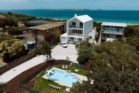 Sagres Queenscliff - Luxury House By The Beach - Tourism Caloundra 1