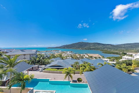 Sails On The Sea - Club Wyndham - Tourism Caloundra 0