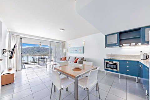 Sails On The Sea - Club Wyndham - Tourism Caloundra 1