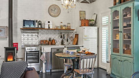 Saint Eloi Le Studio - Tourism Caloundra 1