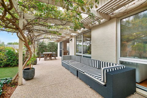 Salt Air Hideaway With Lush Backyard - Tourism Caloundra 2